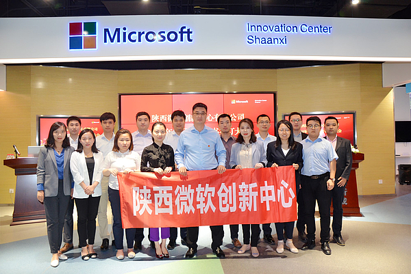 公司合影.jpg 公司合影.jpg